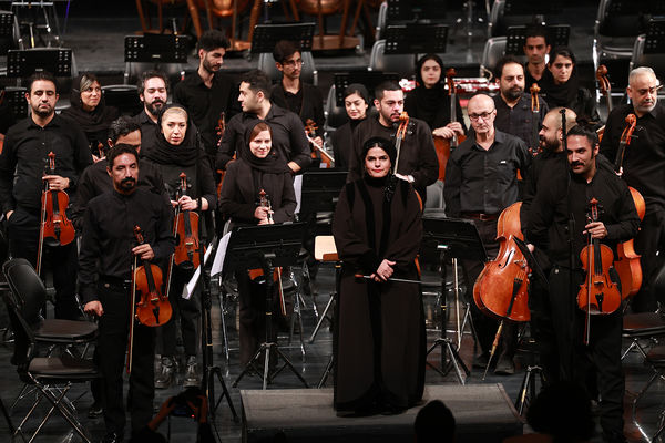 ارکستر سمفونیک تهران به رهبری «پانیذ فریوسفی»