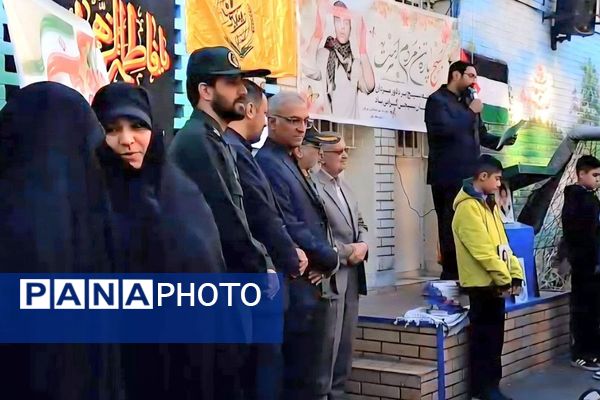 نواختن زنگ هفته بسیج در دبیرستان عرفان