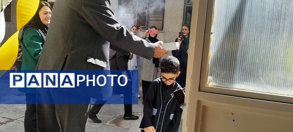 جشن شکوفهها در مدرسه نسل روشن ناحیه 2 کرج