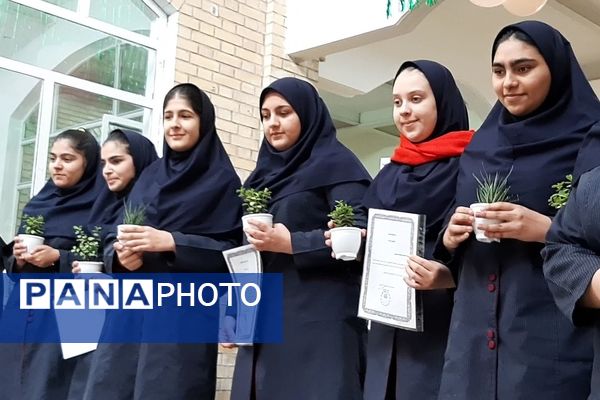 برگزاری جشنواره هفته ماها در مدرسه کارآفرینان بهارستان 2