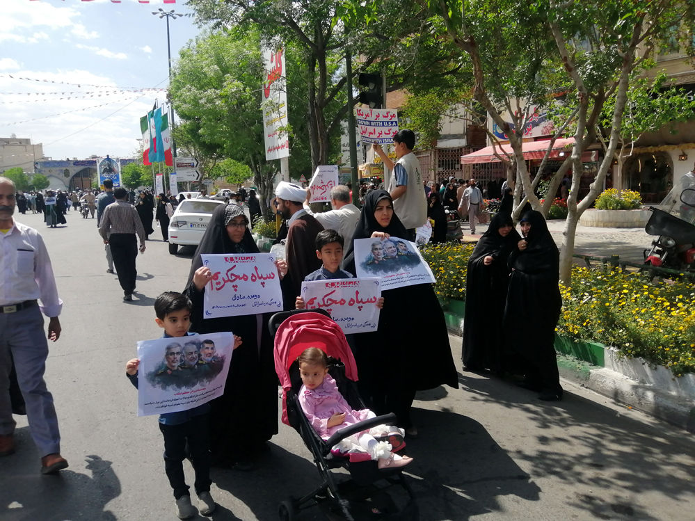  «سپاس» نمازگزاران جمعه قم از عملیات موشکی سپاه و اجرای طرح نور