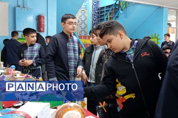 گرامیداشت «هفته پژوهش» در دبستان شهید دکتر چمران ناحیه دو شهرری 