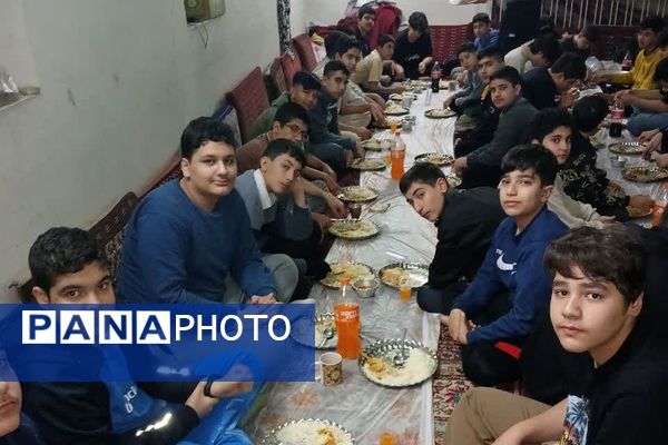 حضور دانش‌آموزان معتکف ناحیه دو شهرری در جلسات بصیرتی