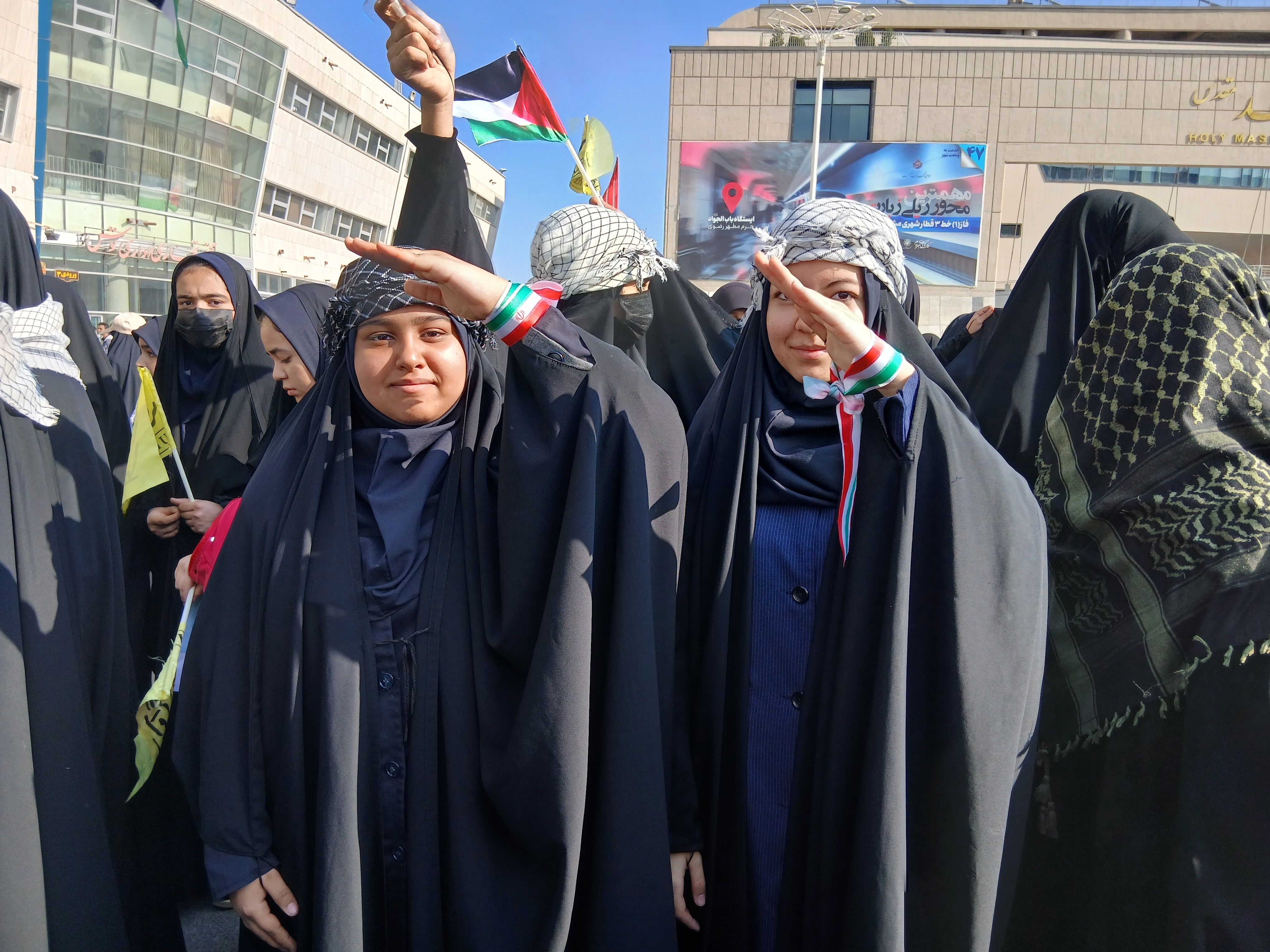 ۱۳ آبان،  روز آشکار ساختن ناتوانی استکبار 