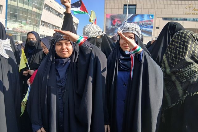 ۱۳ آبان،  روز آشکار ساختن ناتوانی استکبار 