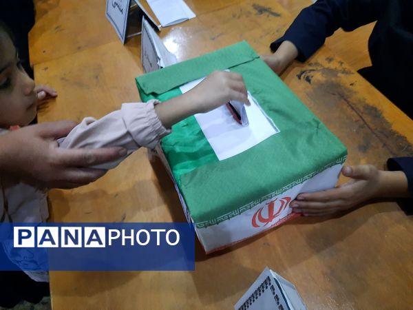 انتخابات انجمن اولیا و مربیان آموزشگاه سمیه ناغان