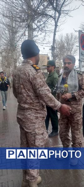 قدردانی مردم از مدافعان امنیت در روز پدر