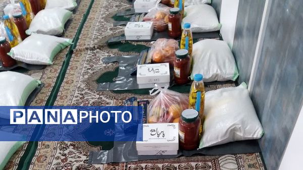 اهدای بسته‌های یلدایی به خانواده‌های کم برخوردار در شب یلدا