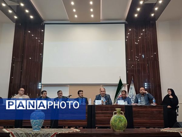 تجلیل از اصحاب رسانه توسط فرماندار و شهرداری‌های برخوار در سالن فرمانداری برخوار 