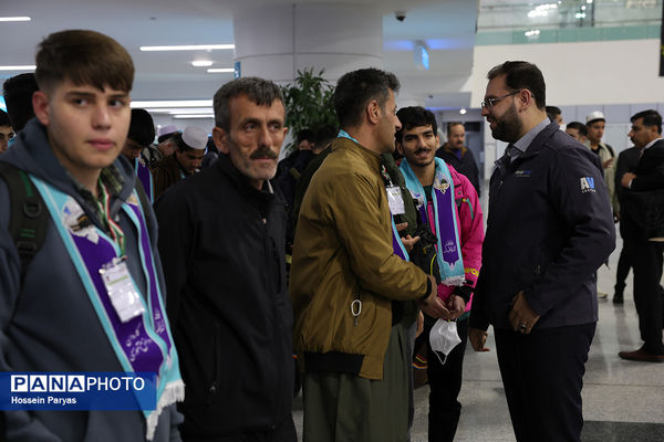 آیین بدرقه دانش‌آموزان و مربیان عمره‌گزار به سرزمین وحی