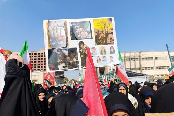 راهپیمایی روز دانش آموز و مبارزه با استکبار در مشهد 