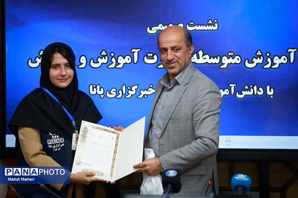 نشست صمیمی معاون آموزش متوسطه وزارت آموزش و پرورش با دانش‌آموز خبرنگاران خبرگزاری پانا