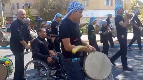  مردم ما پای نظام و انقلاب خود ایستاده‌اند