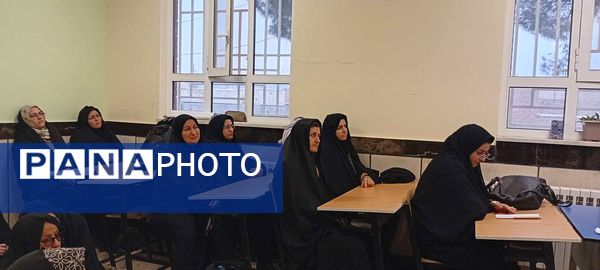 جلسه انجمن اولیا و تحویل کارنامه هشدار دبیرستان مادرمهربان خلیل آباد