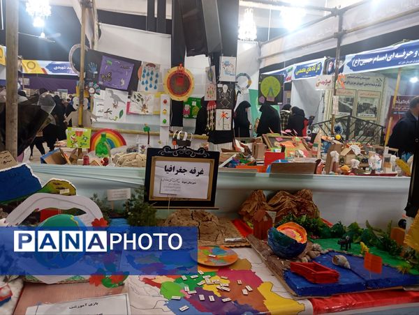 بازدید دانش آموزان هنرستان شهیدشهیدی از نمایشگاه پژوهش و فناوری در خلیل آباد 