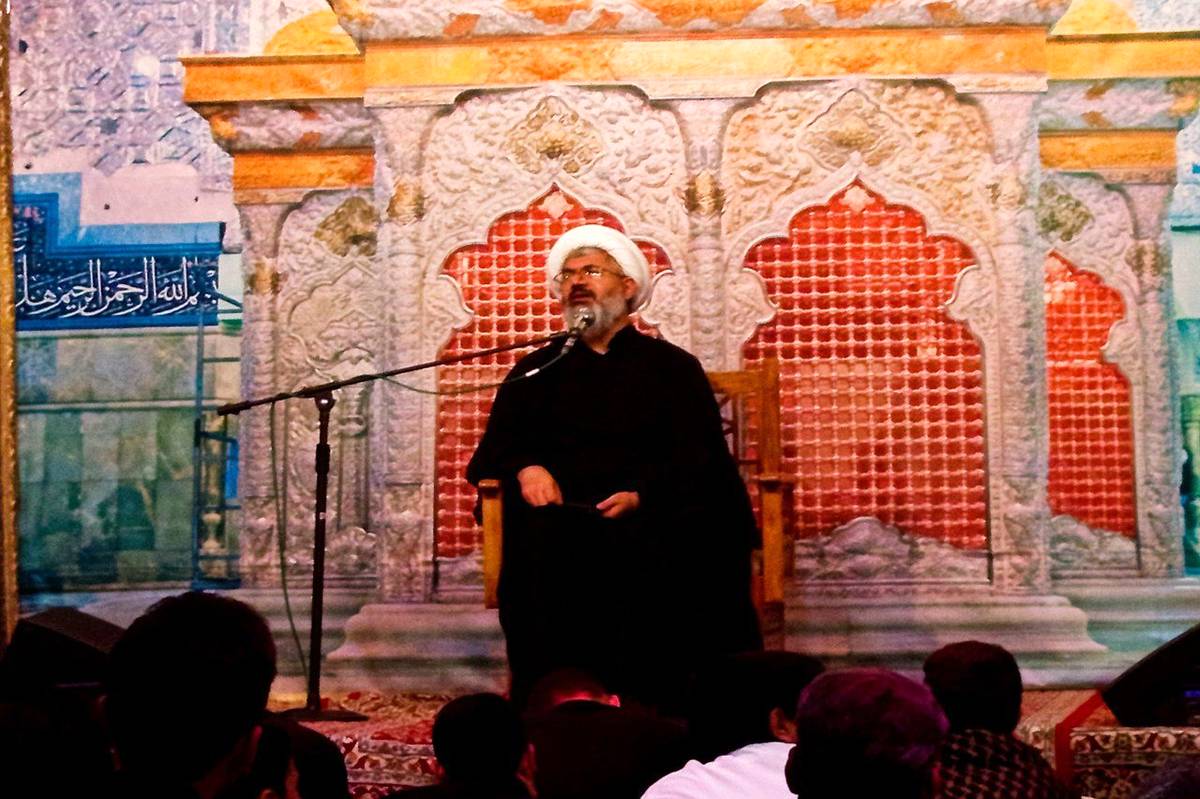 عاشورا جلوهگاه ایثار و فداکاری است