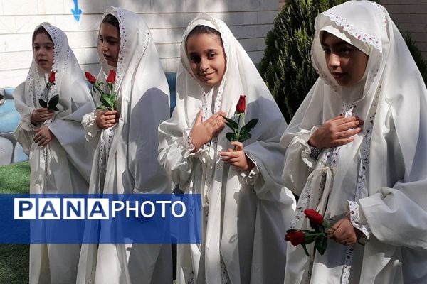 جشن شکفتن غنچه‌ ها، در دبستان مهرتابان بهارستان دو