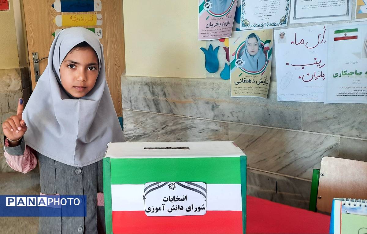 بیست و هشتمین دوره انتخابات شورای دانش آموزی در زاوه