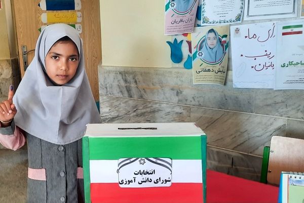 بیست و هشتمین دوره انتخابات شورای دانش آموزی در زاوه