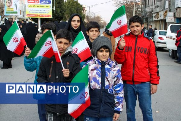 حضور حماسی کودکان و نوجوانان دورود در راهپیمایی 22 بهمن