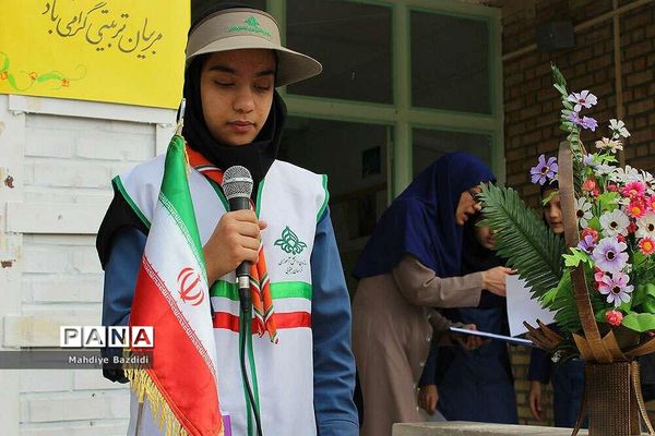 تجلیل از مربی امور تربیتی  دبیرستان تزکیه