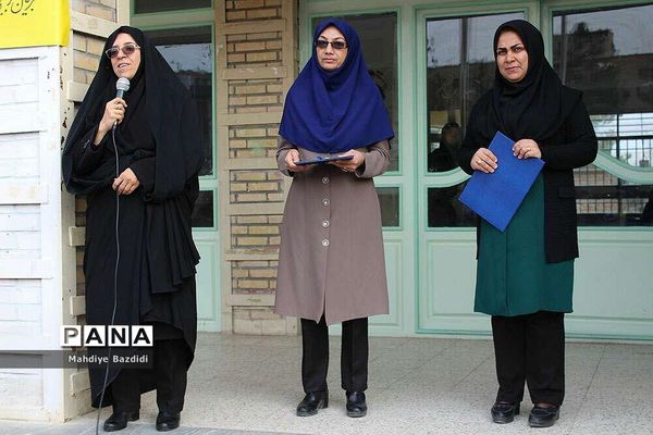 تجلیل از مربی امور تربیتی  دبیرستان تزکیه
