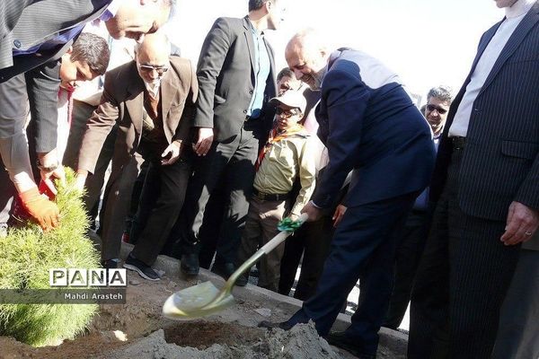 روز درختکاری دربوستان شهدای گمنام روستای حاجی آباد شهرستان بیرجند