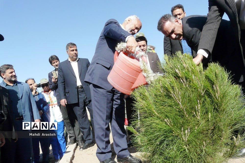 روز درختکاری دربوستان شهدای گمنام روستای حاجی آباد شهرستان بیرجند