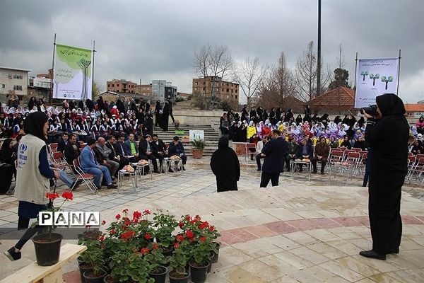 آیین درختکاری با حضور اعضای تشکیلات سازمان دانش‌آموزی در شهرستان ساری