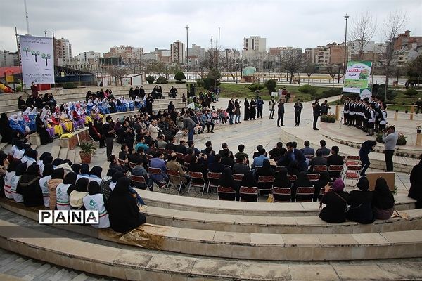 آیین درختکاری با حضور اعضای تشکیلات سازمان دانش‌آموزی در شهرستان ساری