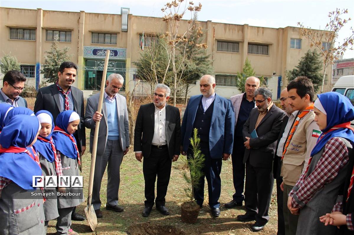 مراسم نمادین درختکاری در حاشیه برگزاری مراسم متمرکز استانی جشن نیکوکاری در البرز