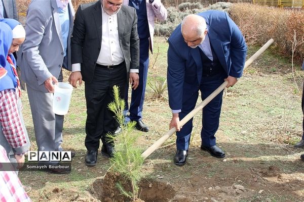 مراسم نمادین درختکاری در حاشیه برگزاری مراسم متمرکز استانی جشن نیکوکاری در البرز