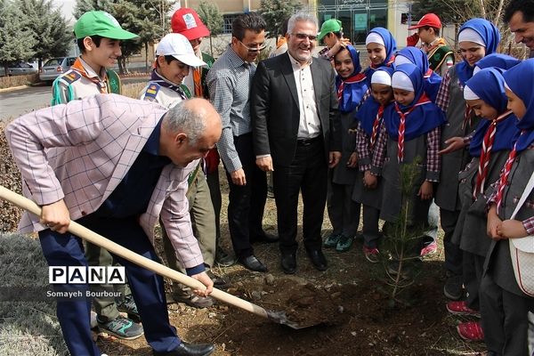 مراسم نمادین درختکاری در حاشیه برگزاری مراسم متمرکز استانی جشن نیکوکاری در البرز