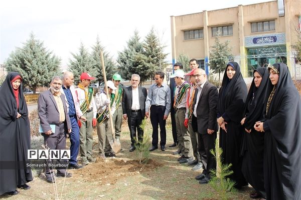 مراسم نمادین درختکاری در حاشیه برگزاری مراسم متمرکز استانی جشن نیکوکاری در البرز