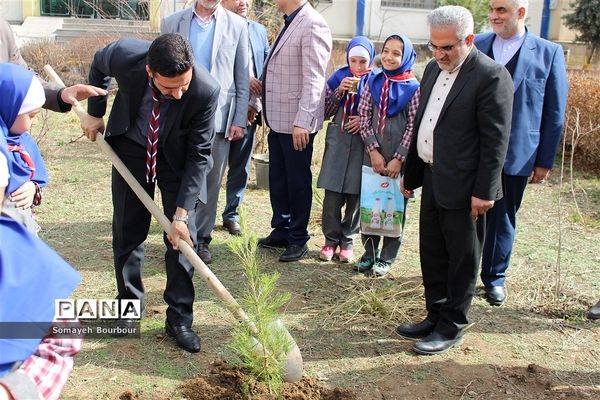 مراسم نمادین درختکاری در حاشیه برگزاری مراسم متمرکز استانی جشن نیکوکاری در البرز