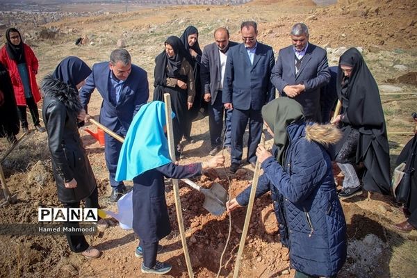 مراسم درختکاری شهرداران مدارس تبریز در تفرجگاه عون بن علی