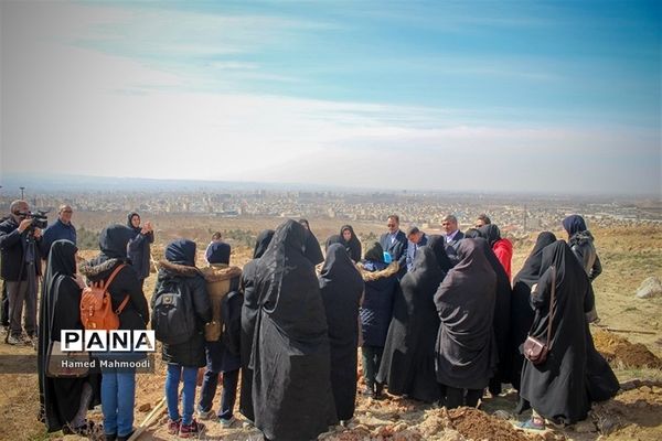 مراسم درختکاری شهرداران مدارس تبریز در تفرجگاه عون بن علی