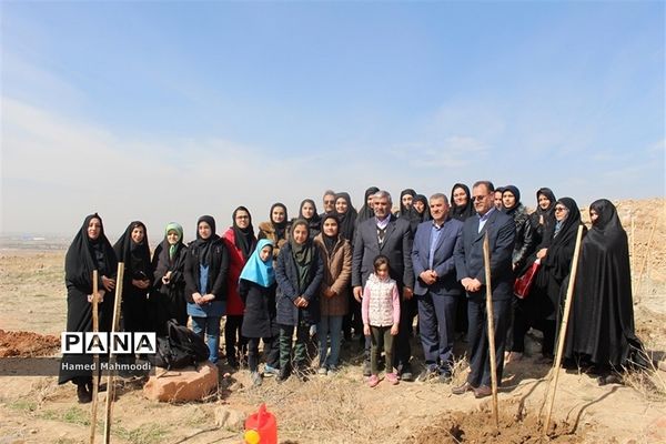 مراسم درختکاری شهرداران مدارس تبریز در تفرجگاه عون بن علی