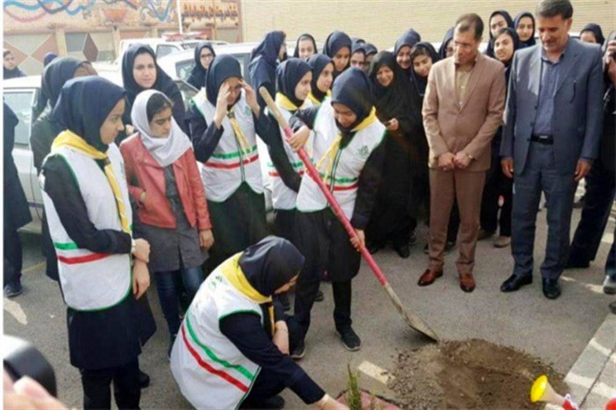 آیین نمادین گرامیداشت  روز درختکاری در ارومیه برگزار شد