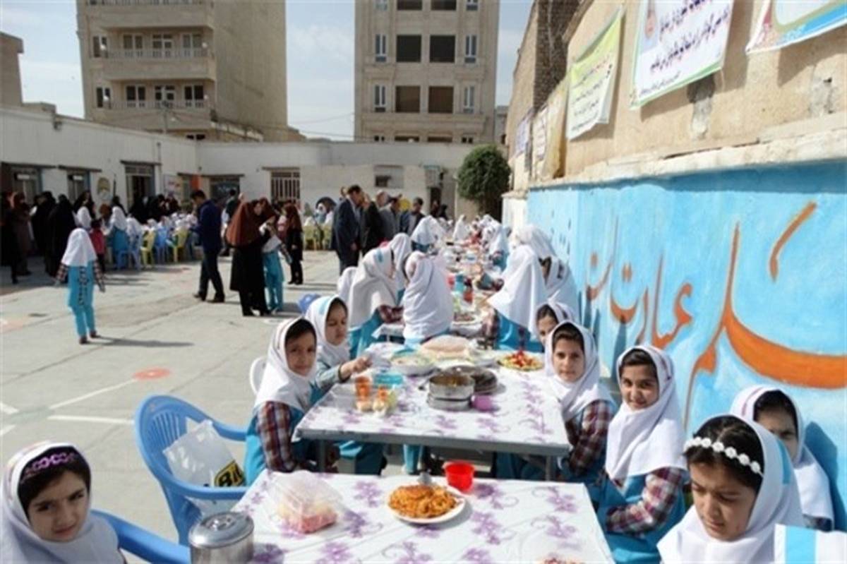 جشنواره غذای سالم در دبستان ابتدایی شهید منصوری شهرستان خرم آباد برگزار شد