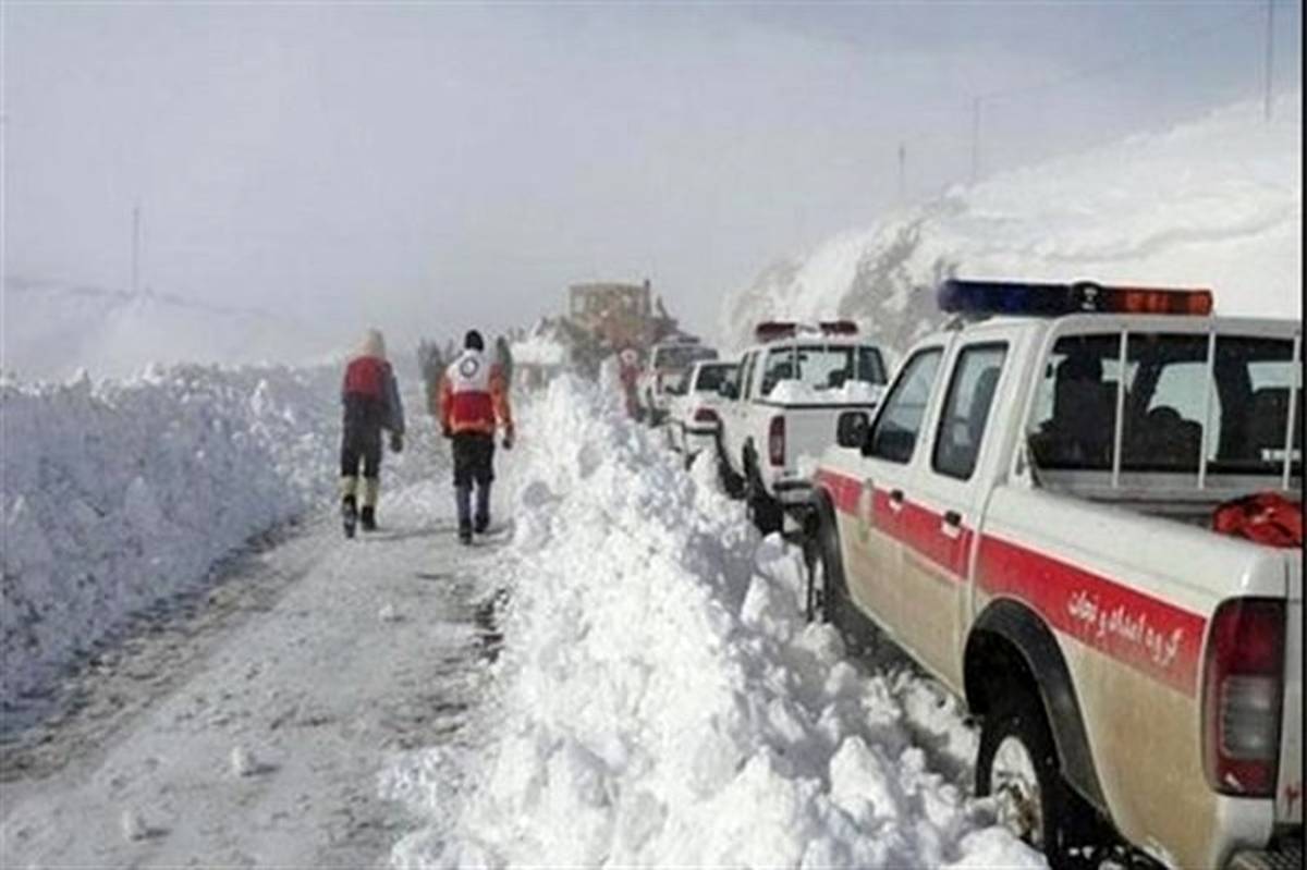 امدادرسانی به افراد گرفتار در برف و کولاک