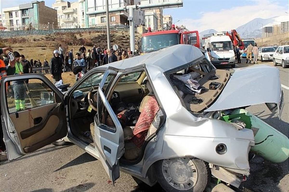 برخورد چندین خودرو در اتوبان قم - تهران/اتوبوس آمبولانس به داد مصدومان رسید