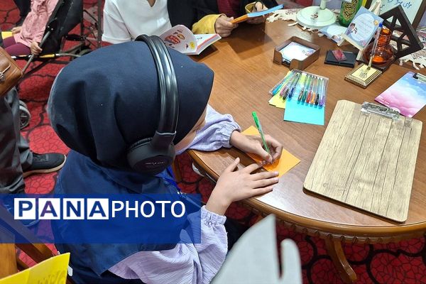 حضور کودکان و نوجوانان در نمایشگاه کتاب 