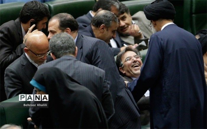 حاشیه‌های روز خوش آخوندی در مجلس؛ امیدی‌ها پشت اصلاح‌طلب کابینه ماندند