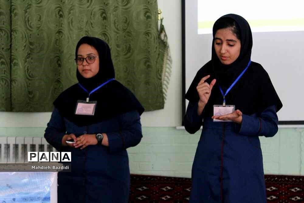 داوری جشنواره خوارزمی در دبیرستان تزکیه