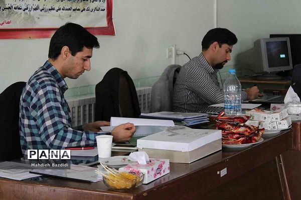 داوری جشنواره خوارزمی در دبیرستان تزکیه