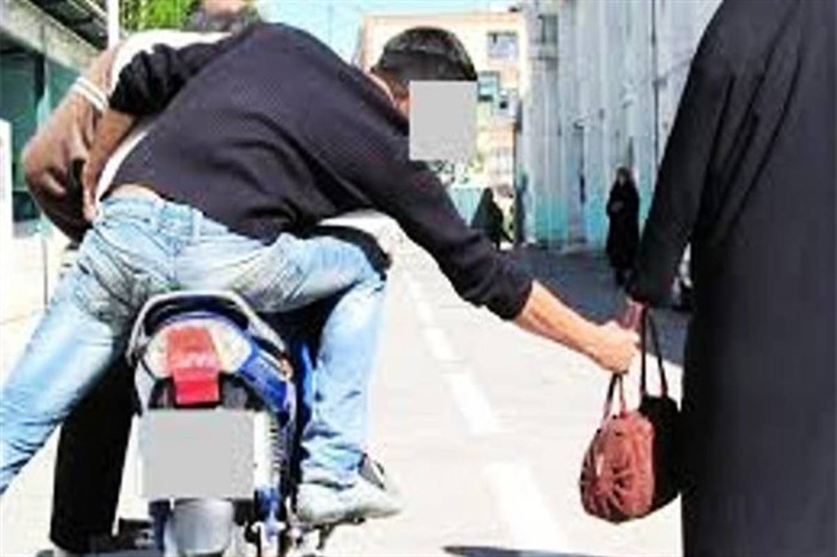 دستگیری سارق با 88 عدد کیف زنانه در آباده