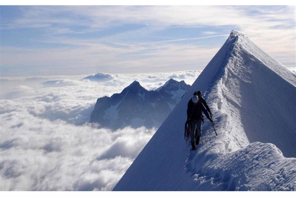 کوهنورد شیرازی موفق به صعود خطرناک ترین رشته کوه جهان شد