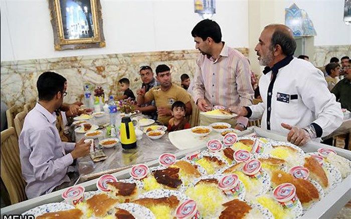 توزیع دو هزار بسته از متبرکات آستان کریمه اهل‌بیت(س) در مسجد جمکران