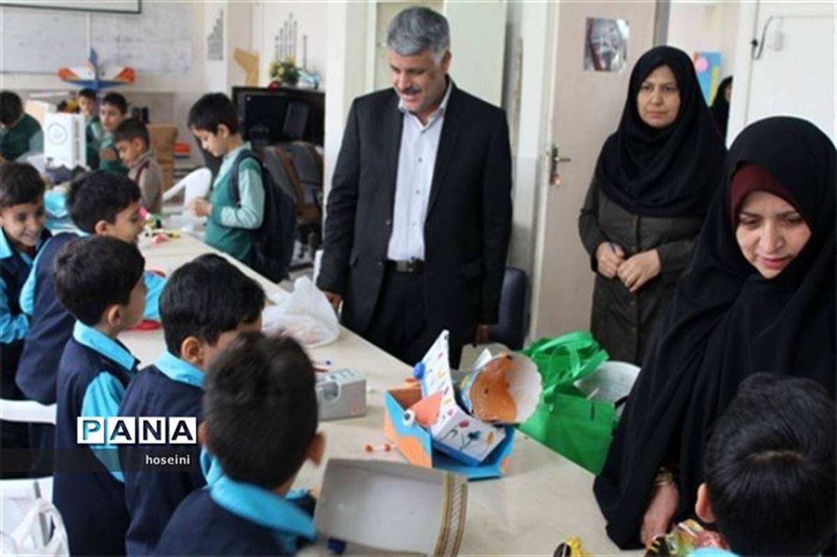 مسابقات ساخت ماشین و قایق های بادکنکی  در ناحیه 5 اصفهان برگزار شد